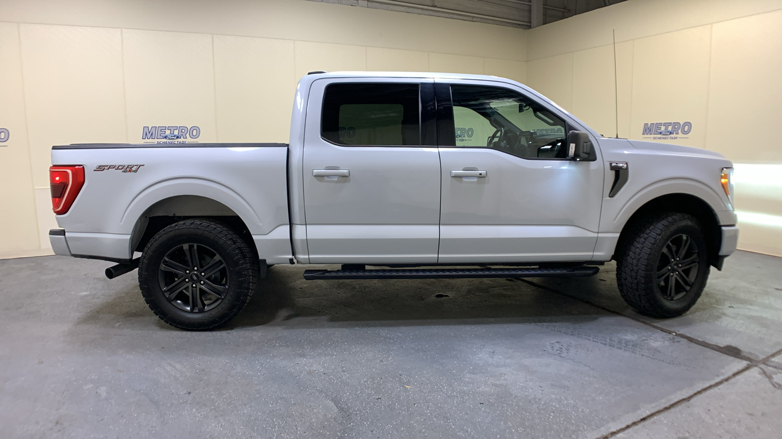 2021 Ford F-150 XLT 2