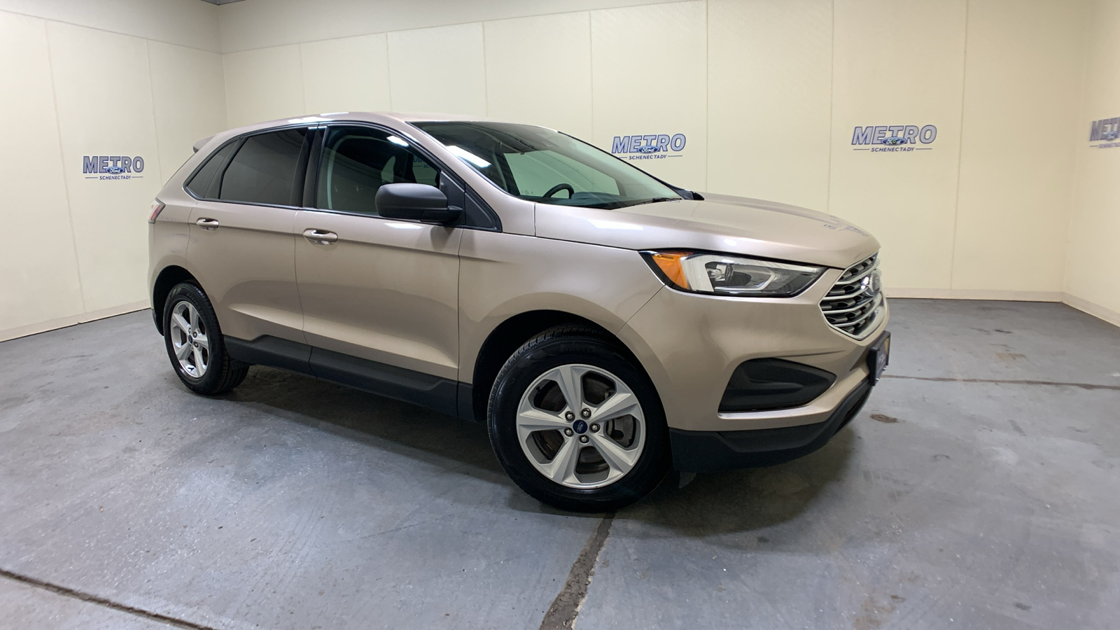 2021 Ford Edge SE 1