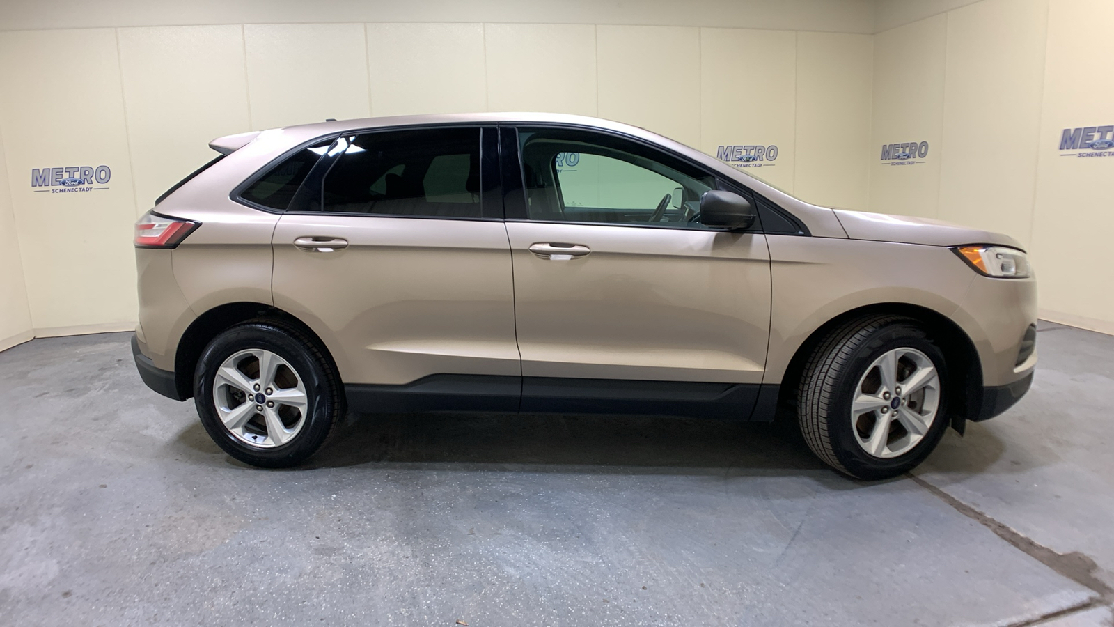 2021 Ford Edge SE 2