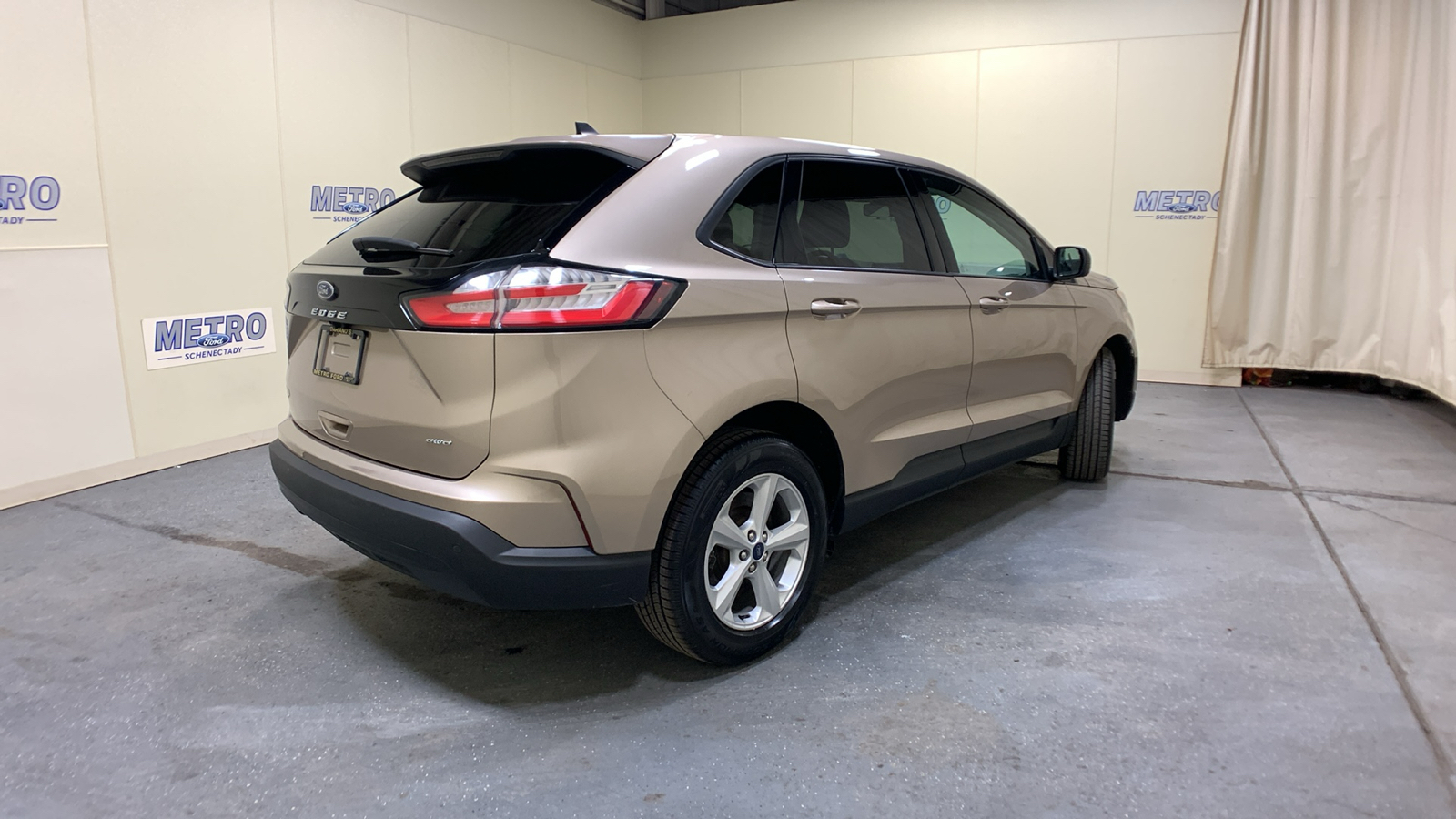 2021 Ford Edge SE 3