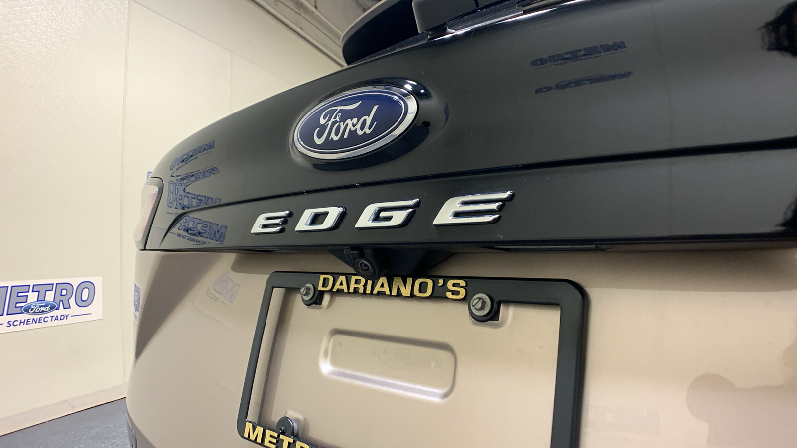 2021 Ford Edge SE 16