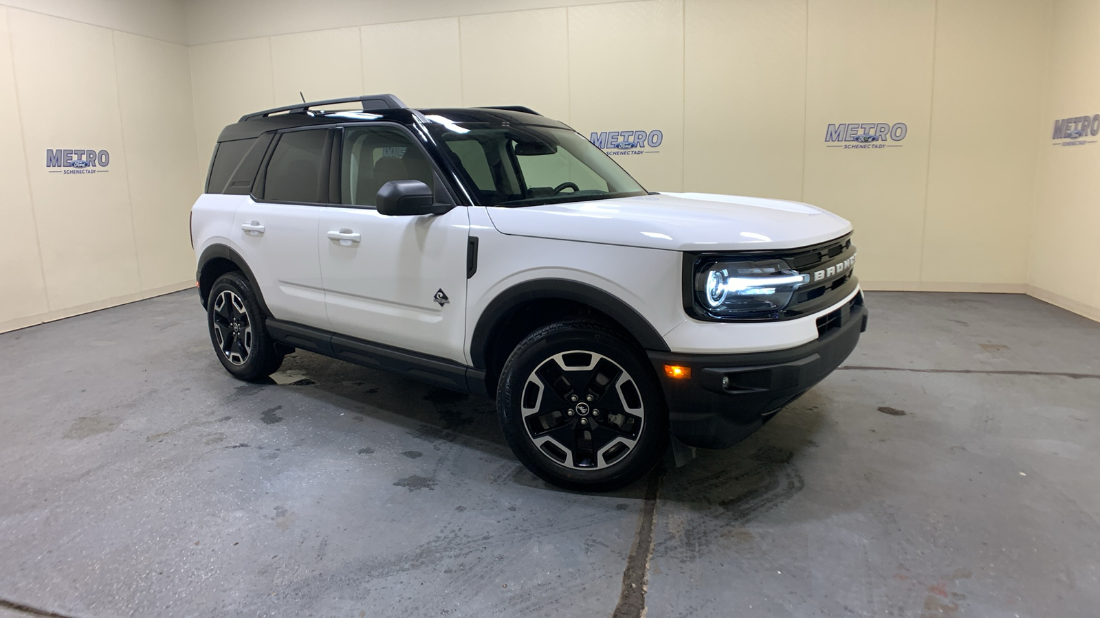 2021 Ford Bronco Sport Outer Banks 1