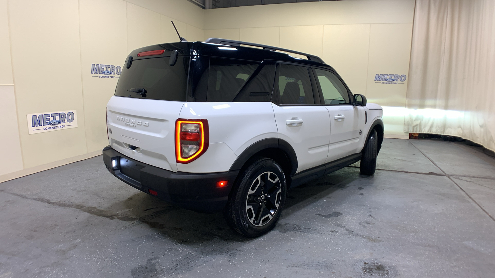 2021 Ford Bronco Sport Outer Banks 3