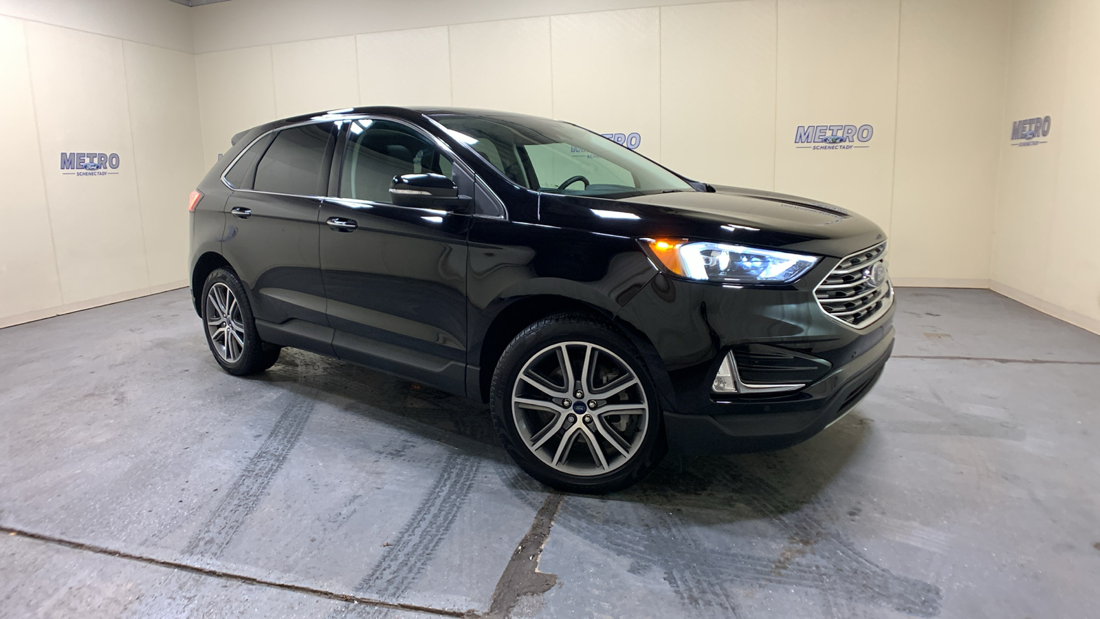 2022 Ford Edge Titanium 1