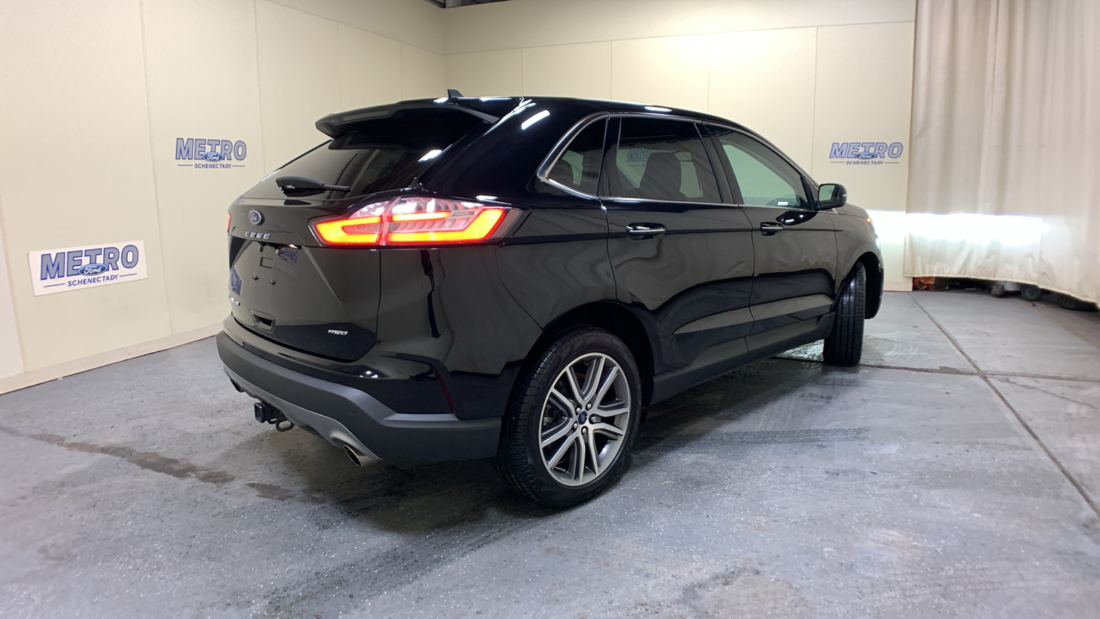 2022 Ford Edge Titanium 3