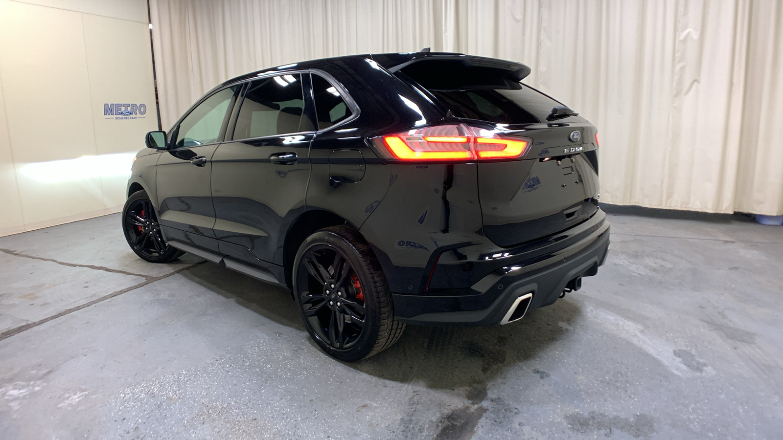 2022 Ford Edge ST 5