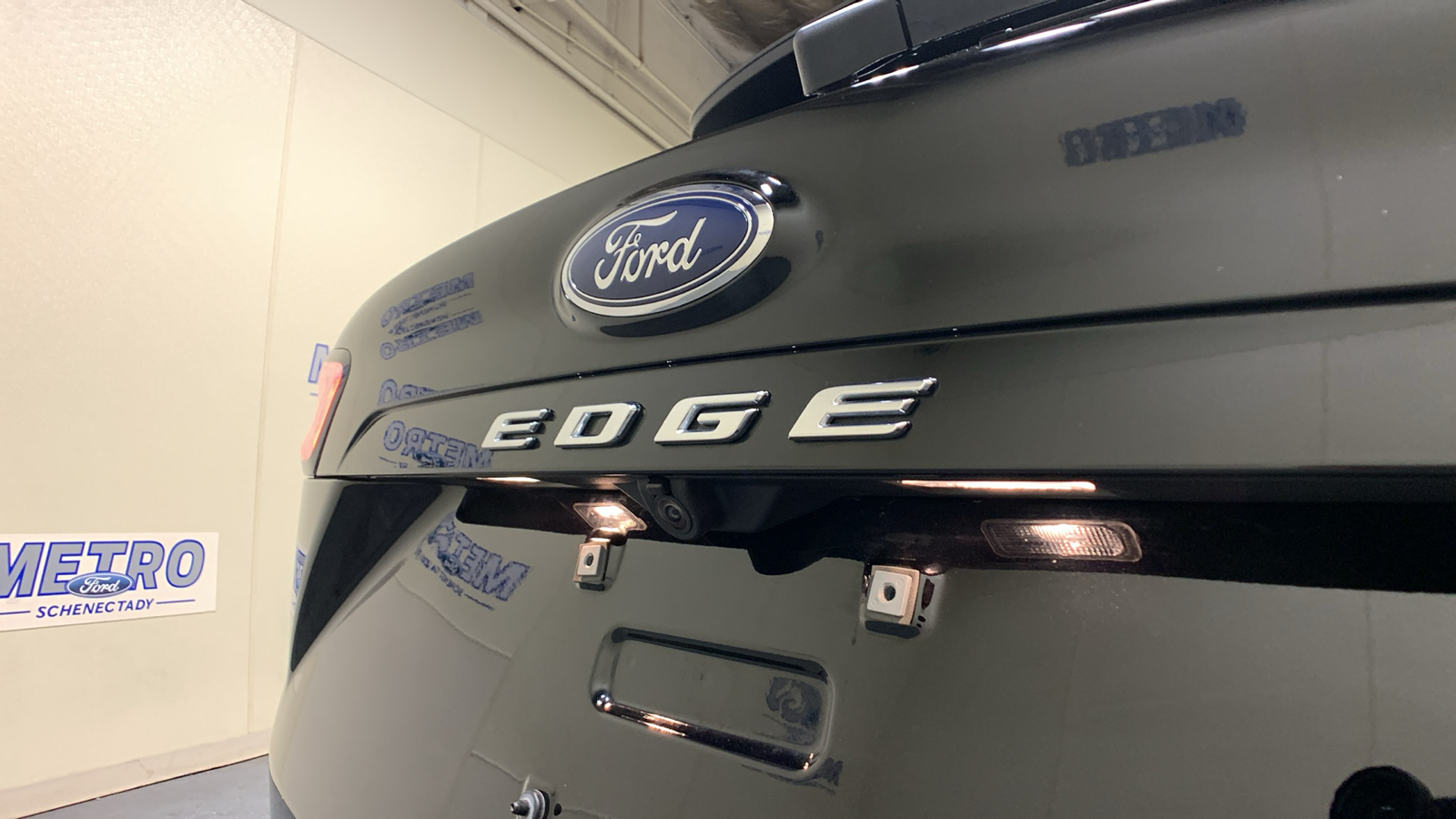 2022 Ford Edge ST 18