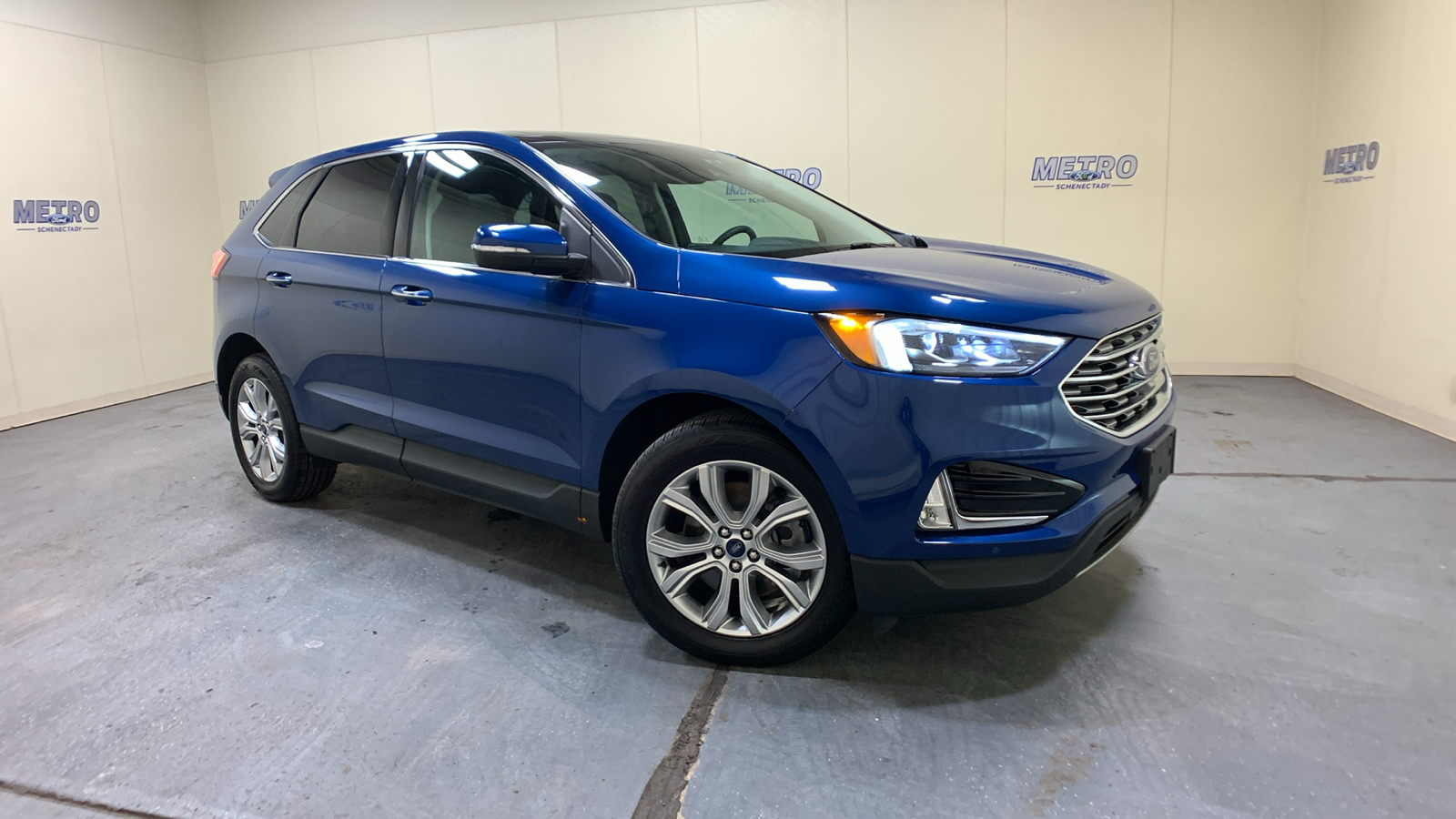 2022 Ford Edge Titanium 1