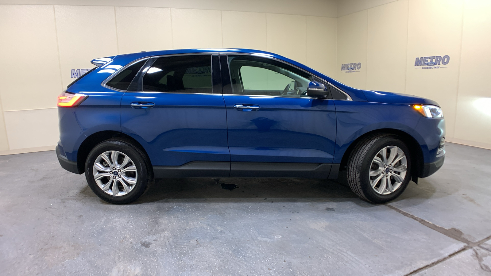 2022 Ford Edge Titanium 2