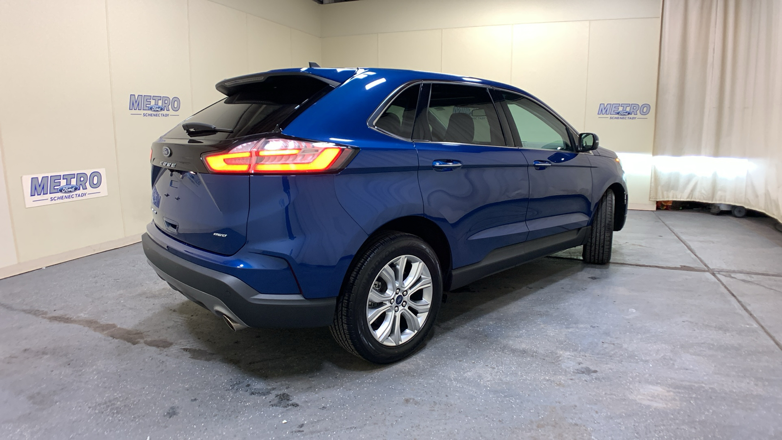 2022 Ford Edge Titanium 3