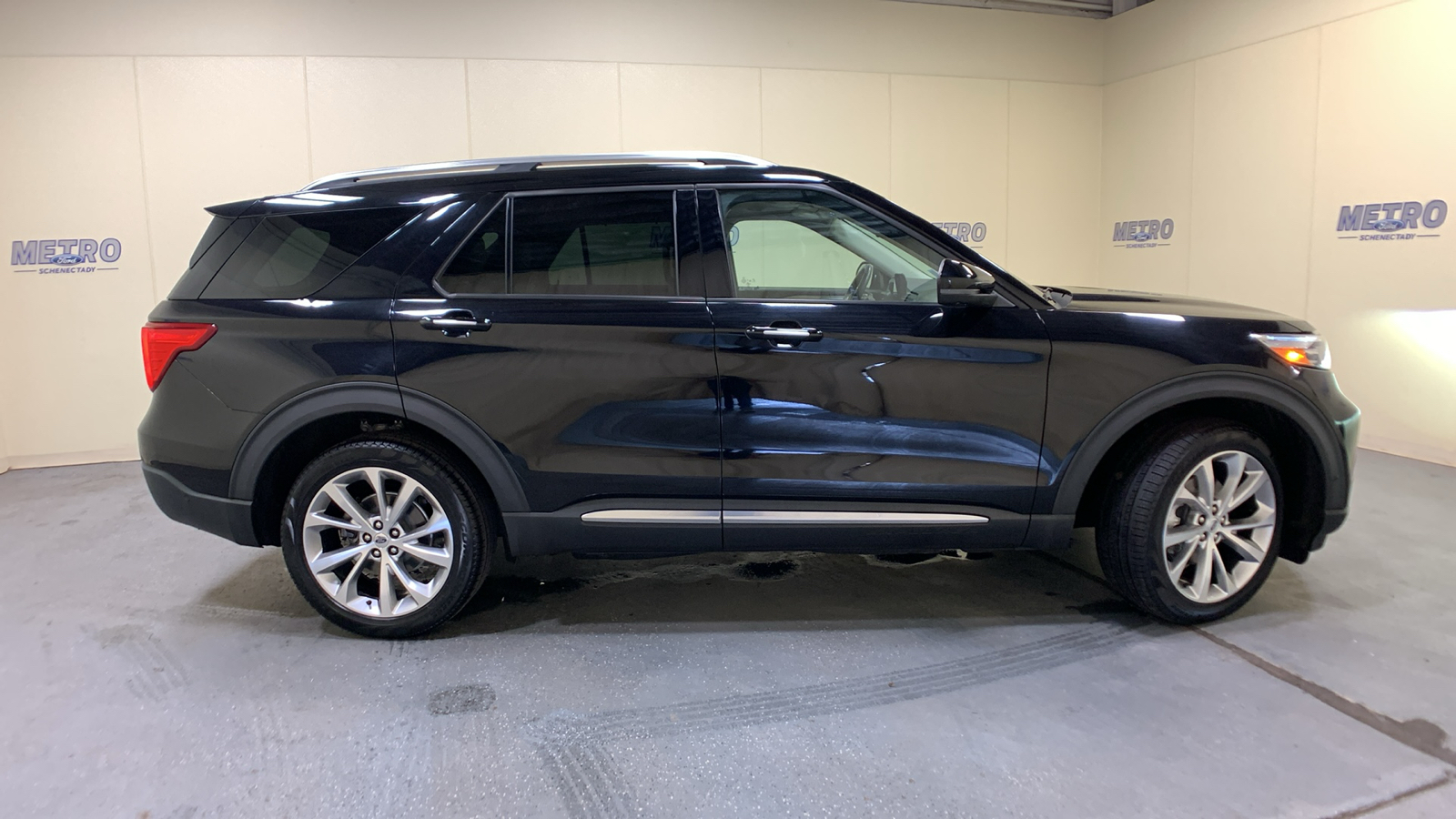 2021 Ford Explorer Platinum 2