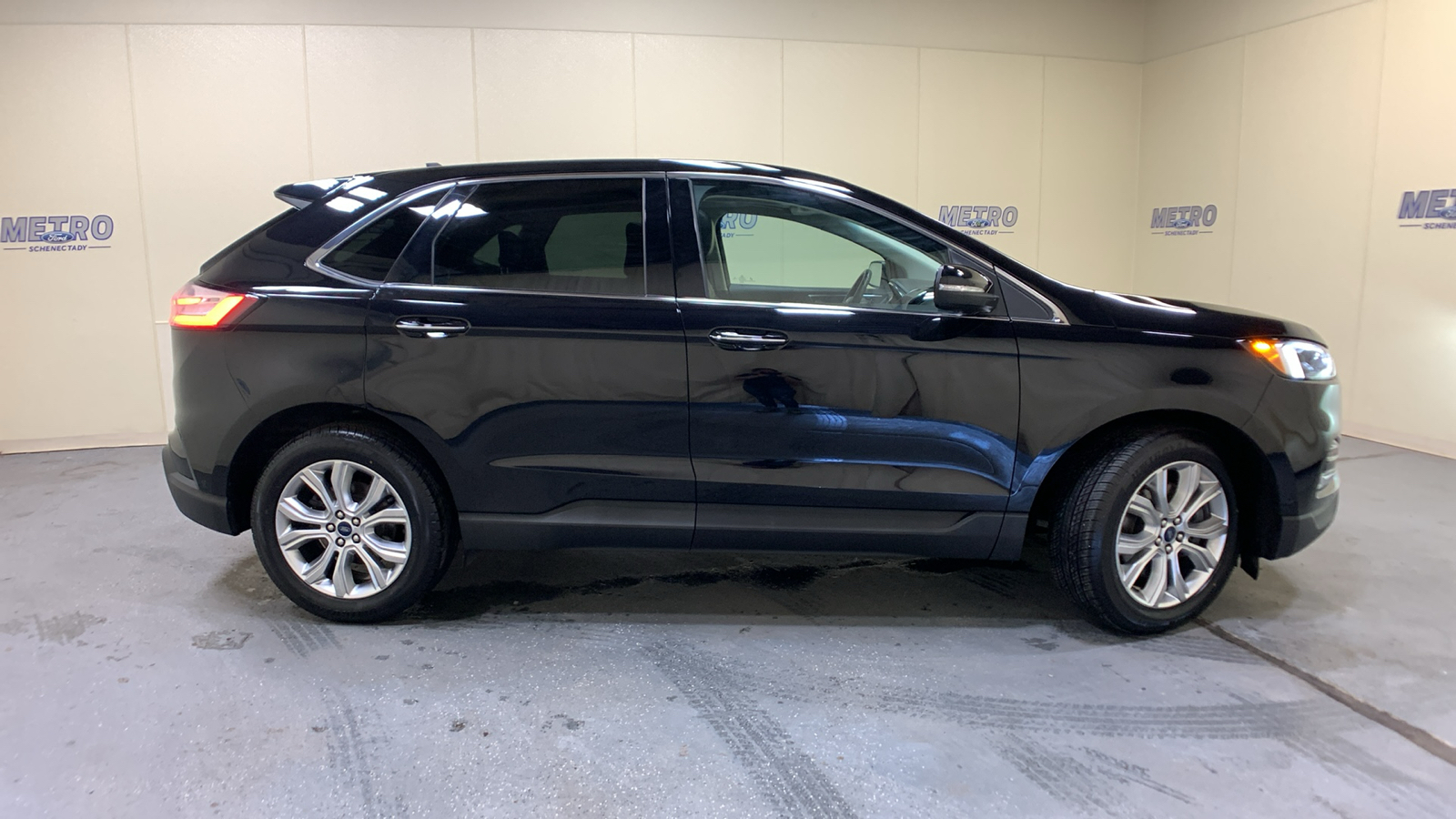 2020 Ford Edge Titanium 2