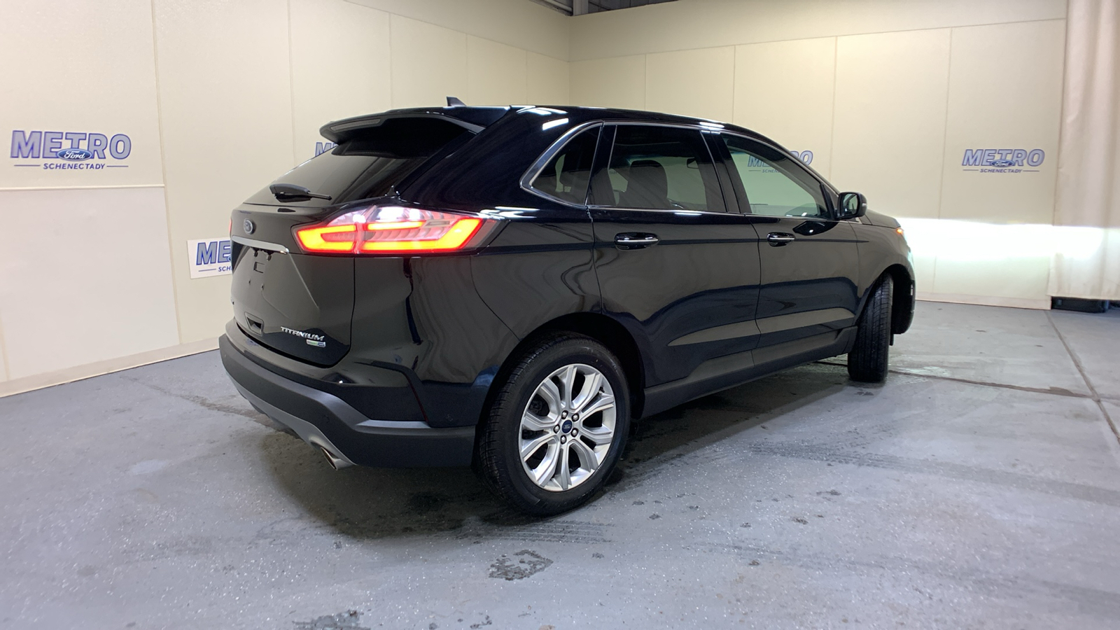 2020 Ford Edge Titanium 3