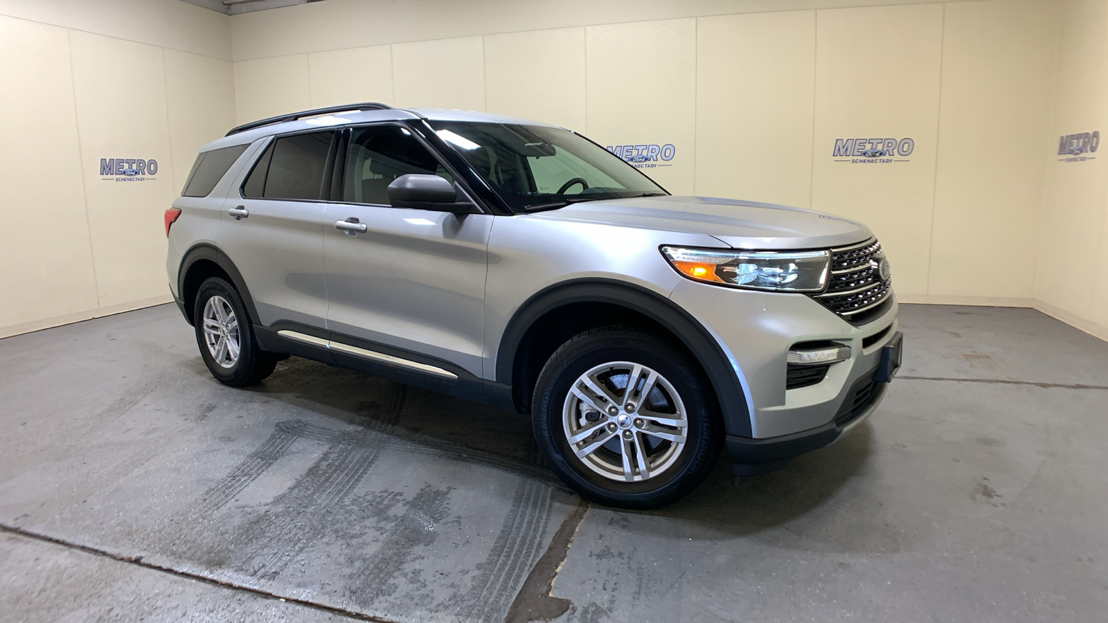 2021 Ford Explorer XLT 1