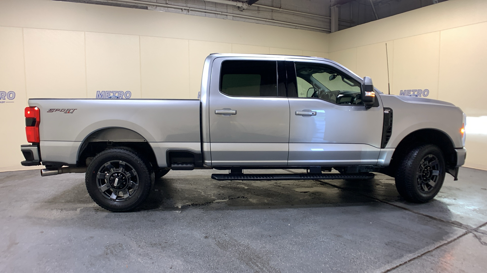 2023 Ford F-250SD Lariat 2