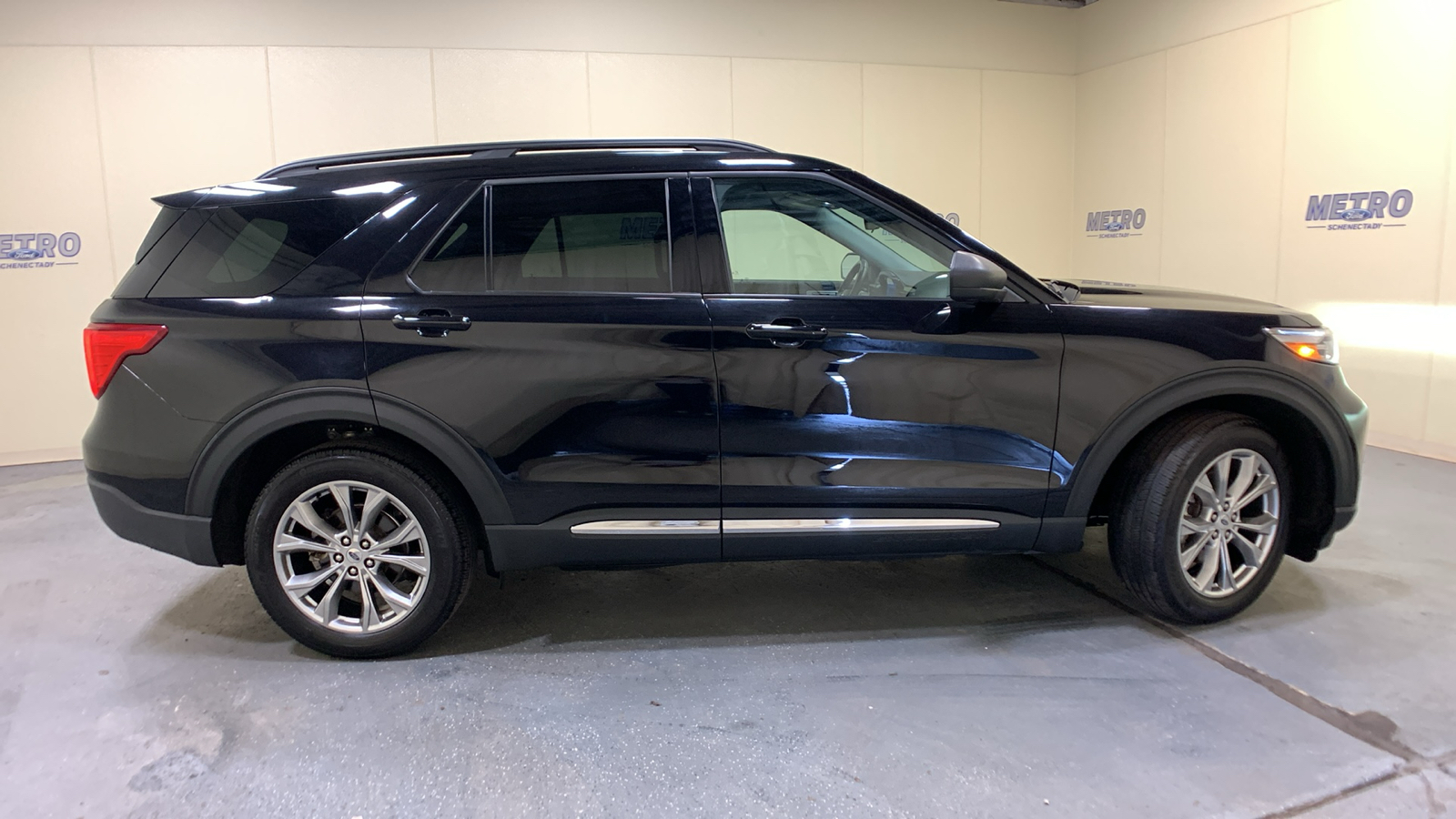 2021 Ford Explorer XLT 2