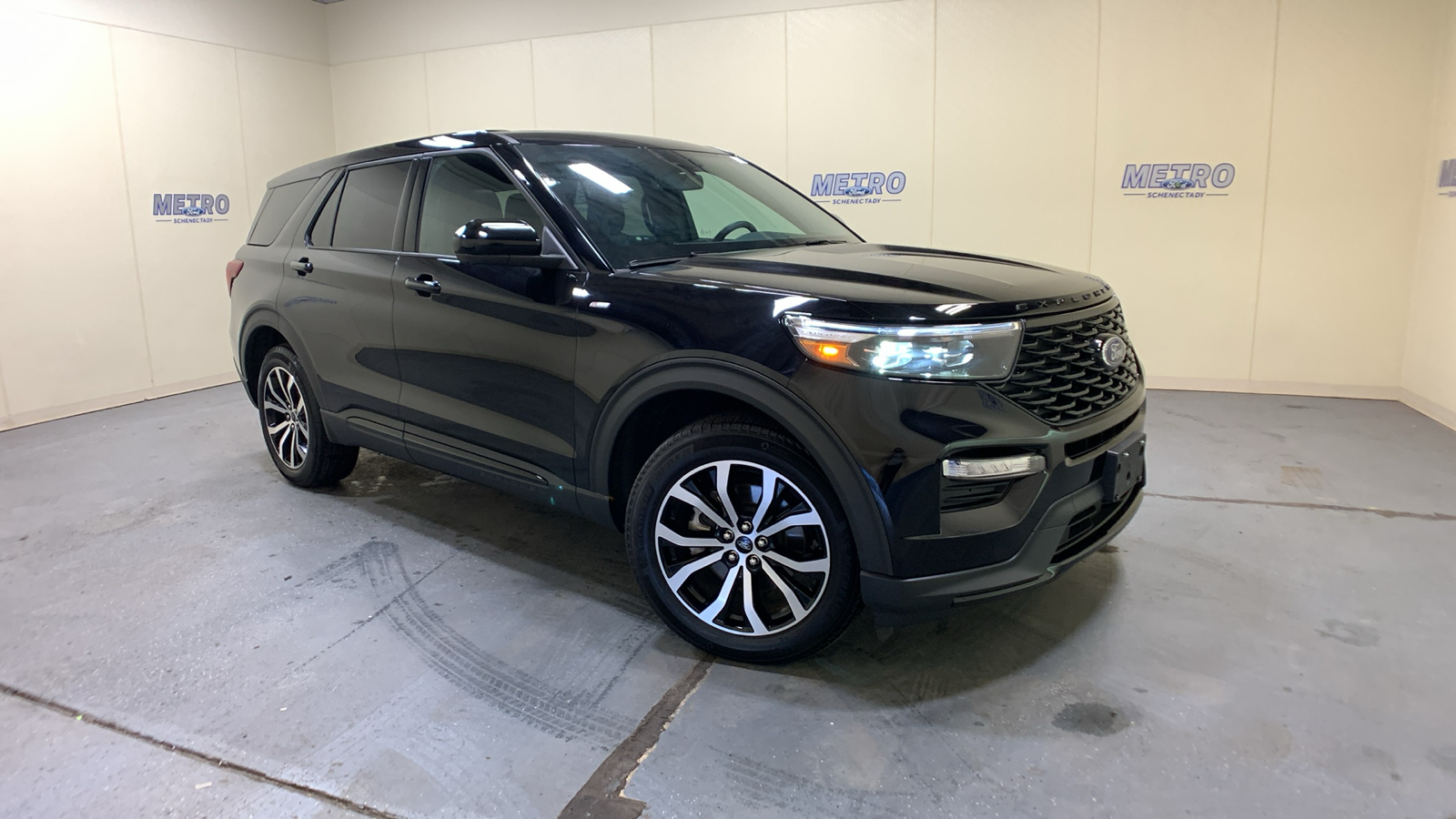 2022 Ford Explorer ST-Line 1