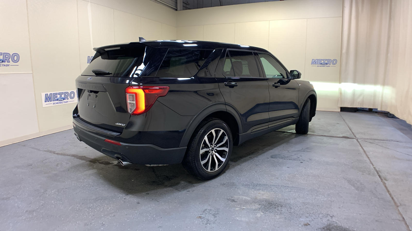 2022 Ford Explorer ST-Line 3