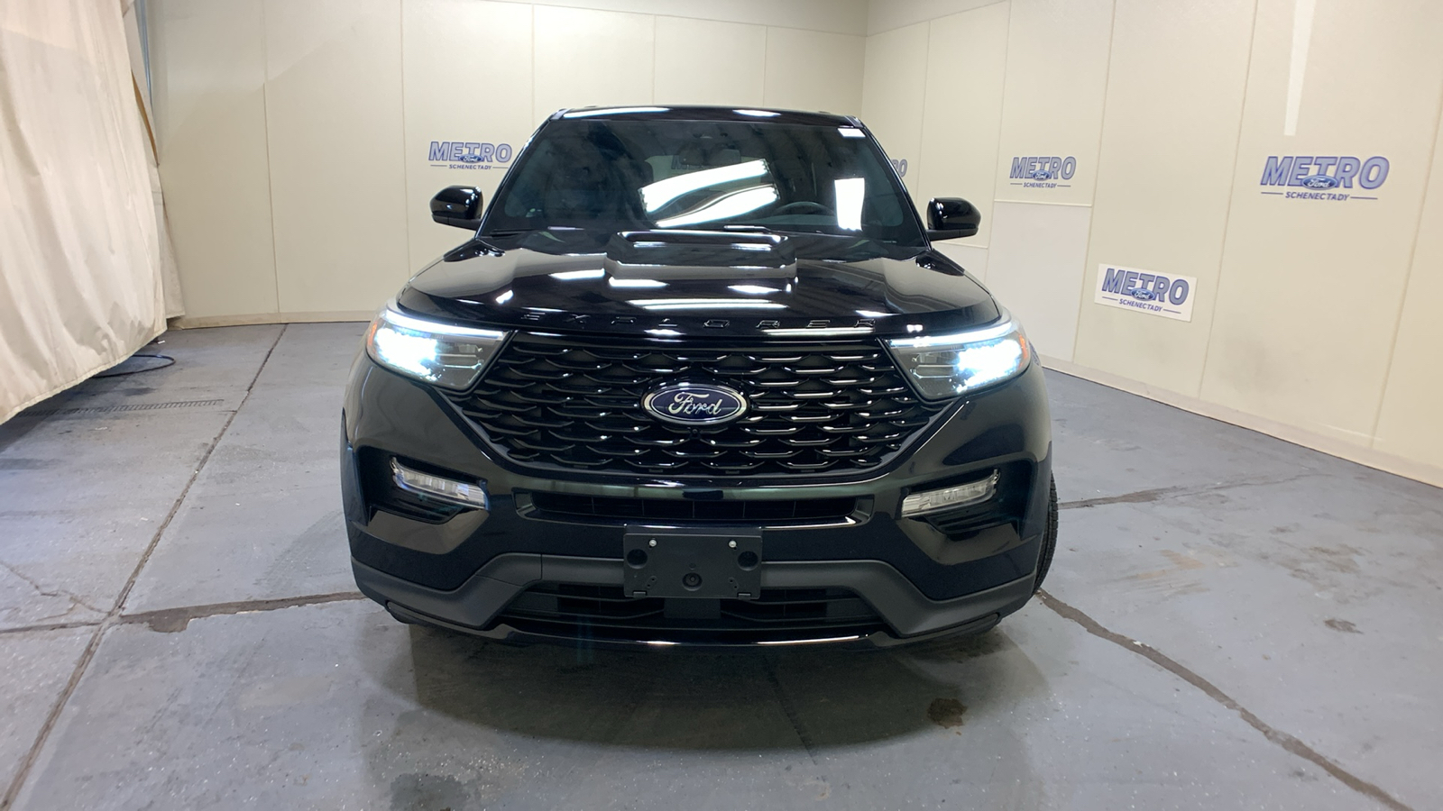 2022 Ford Explorer ST-Line 8