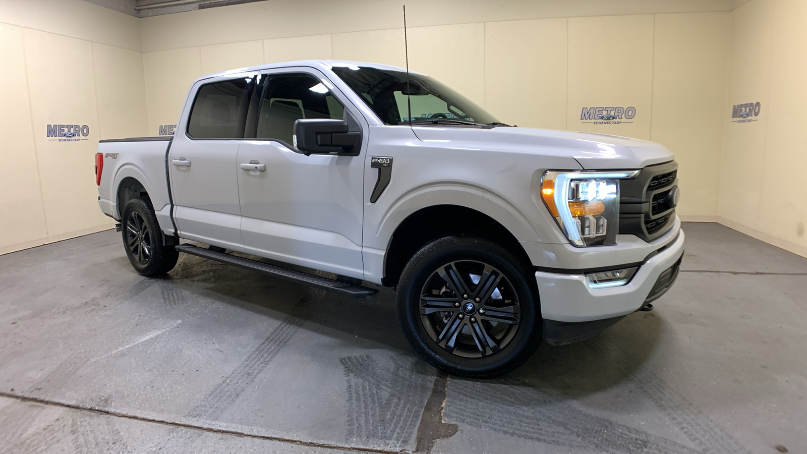 2022 Ford F-150 XLT 4