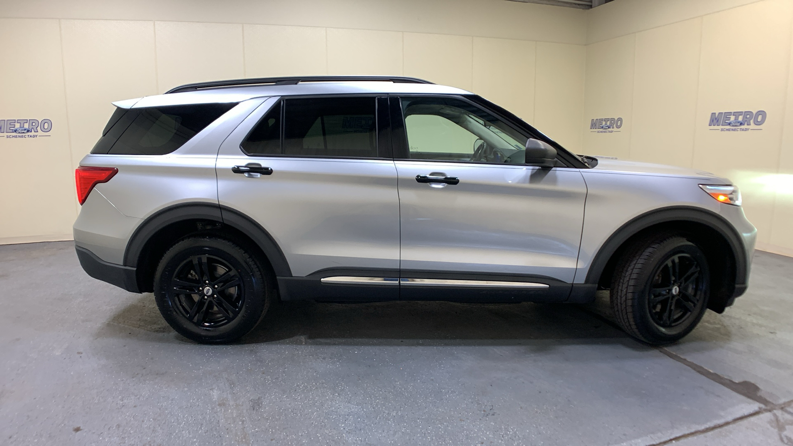 2021 Ford Explorer XLT 2