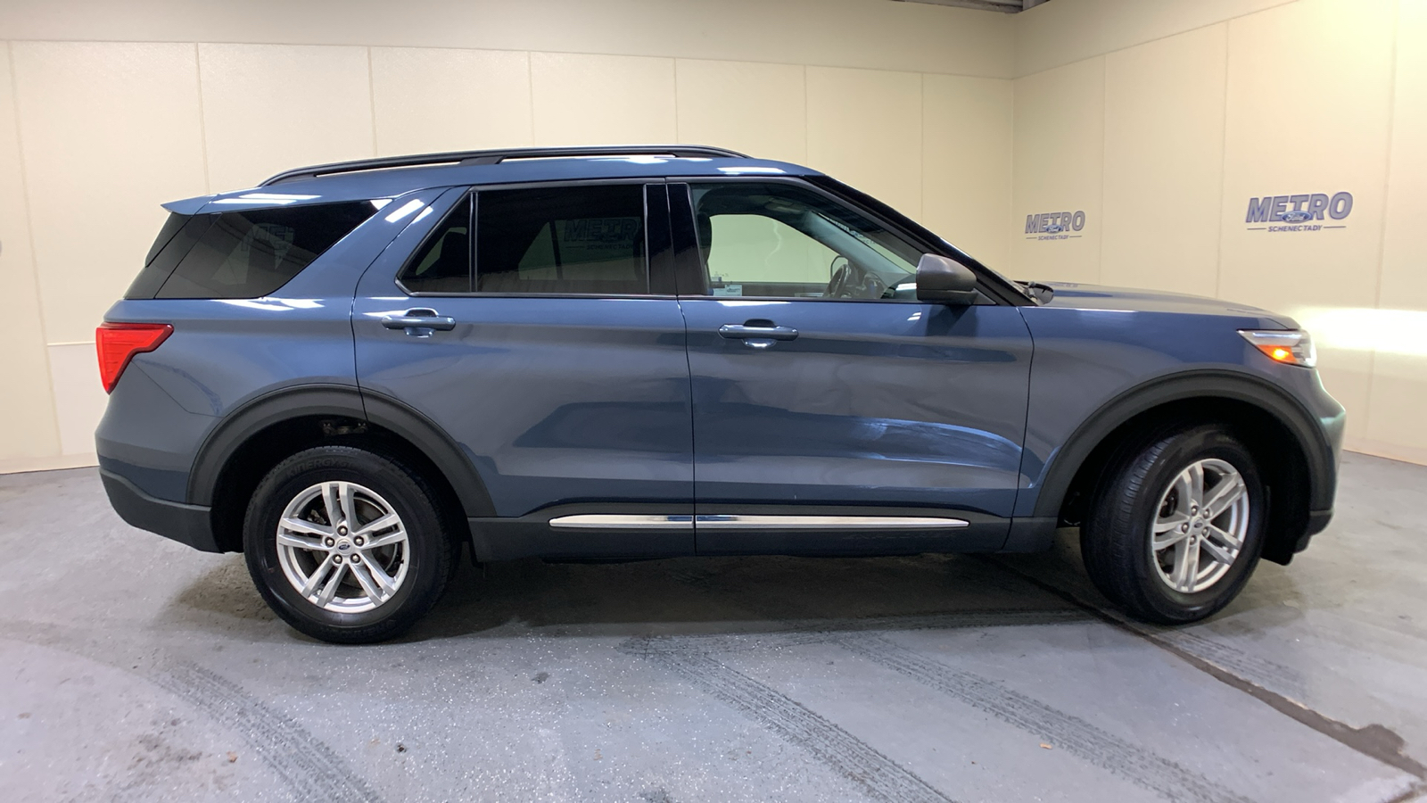 2021 Ford Explorer XLT 2