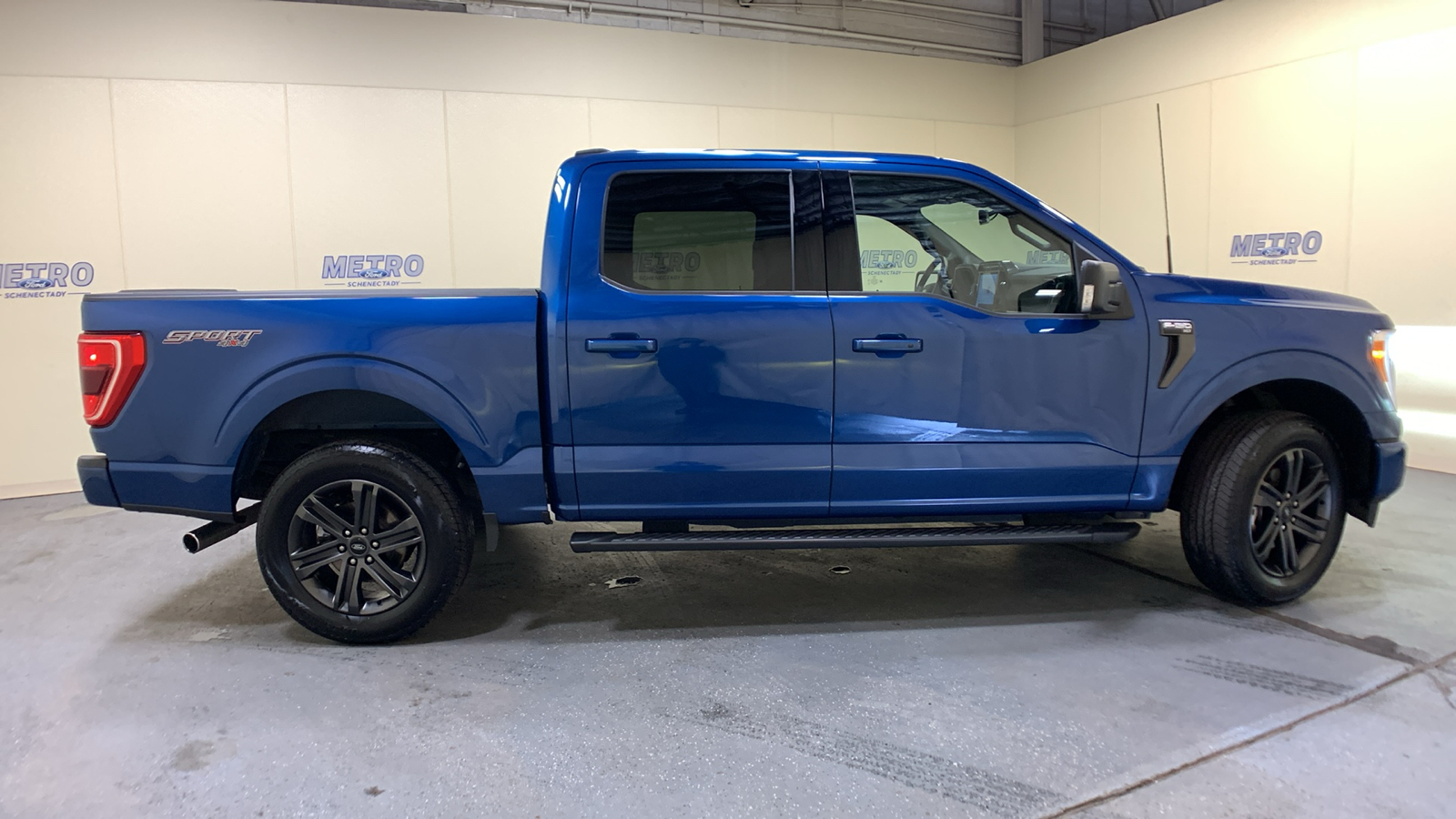 2022 Ford F-150 XLT 2