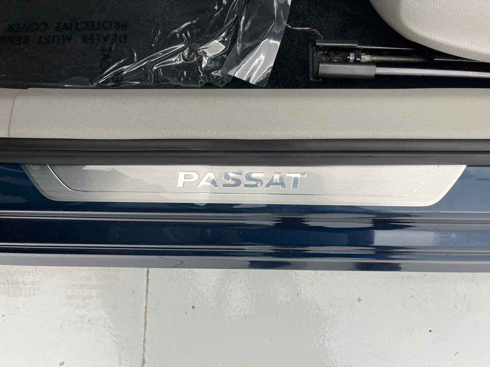 2018 Volkswagen Passat 2.0T SE w/Technology 19