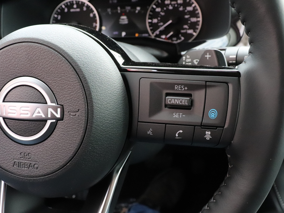2024 Nissan Pathfinder SL 16