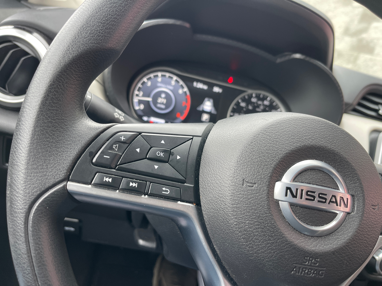 2021 Nissan Versa 1.6 SV 13