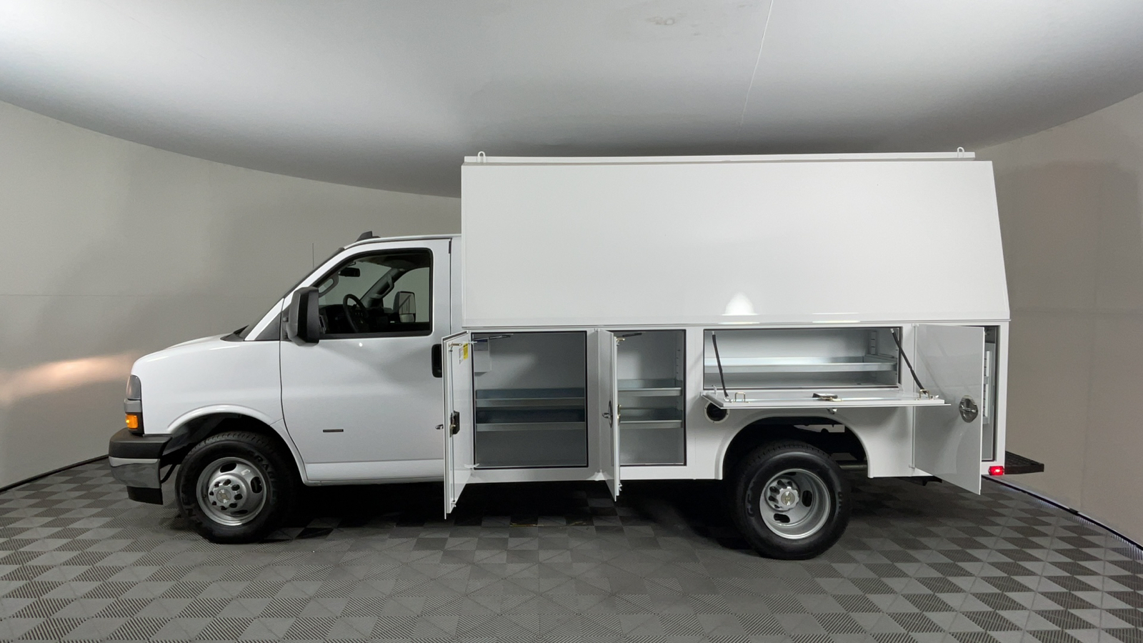 2024 Chevrolet Express Commercial Cutaway  7