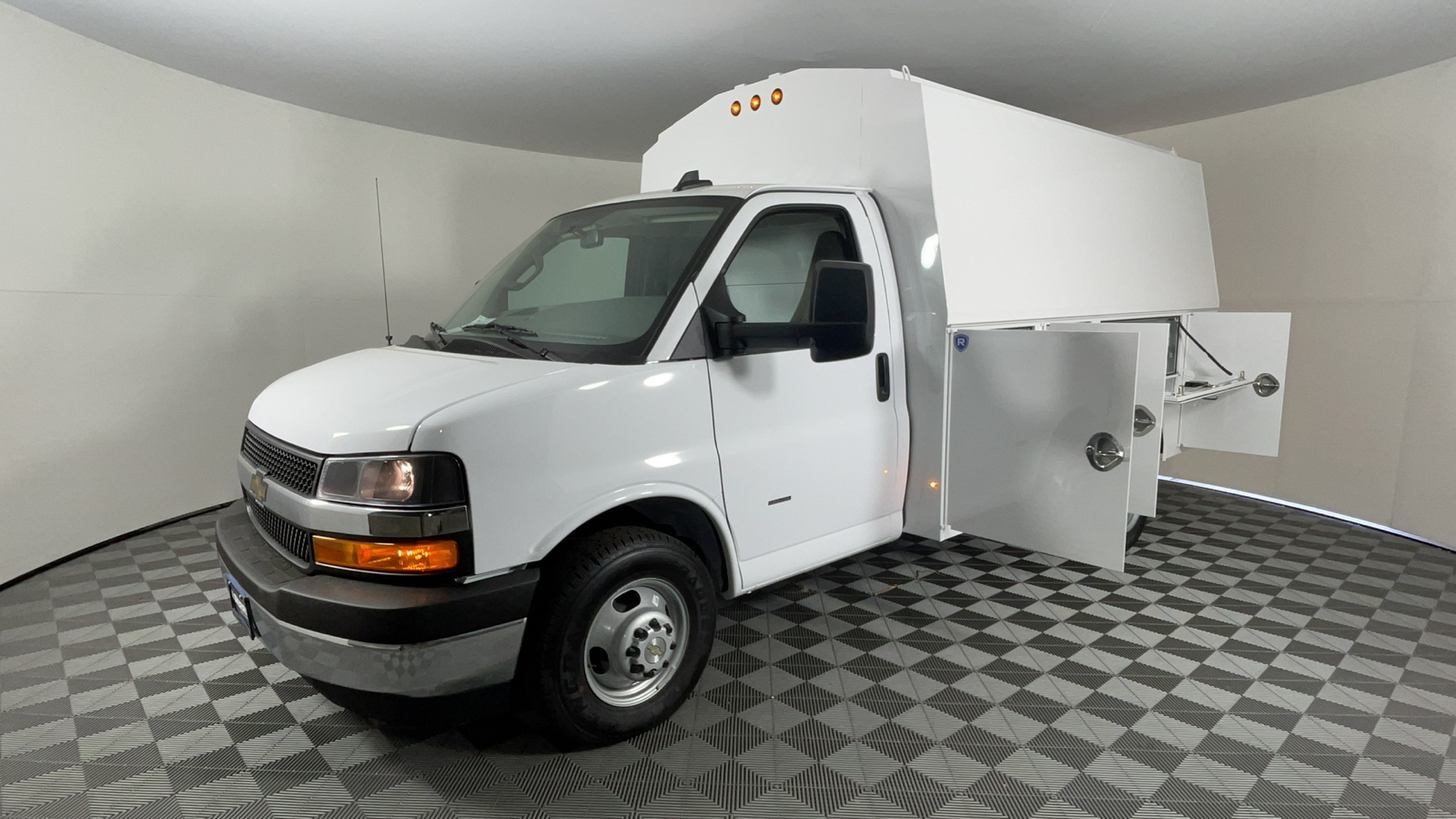 2024 Chevrolet Express Commercial Cutaway  8