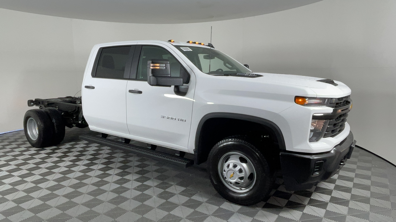 2024 Chevrolet Silverado 3500HD CC Work Truck 3