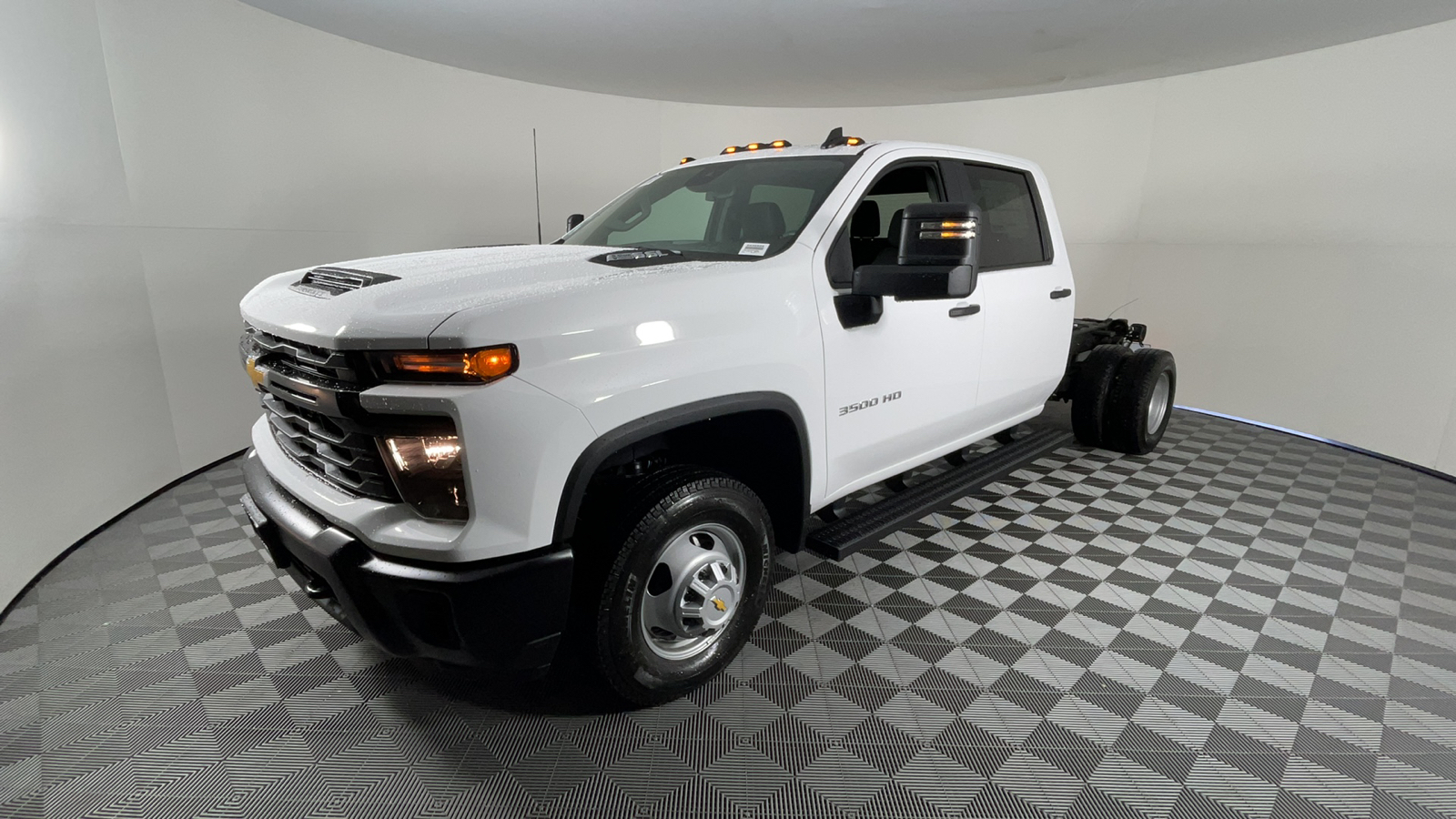 2024 Chevrolet Silverado 3500HD CC Work Truck 8