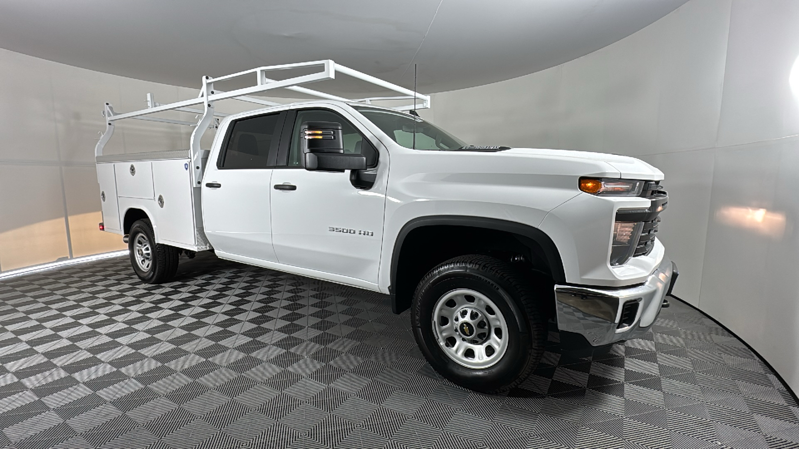 2024 Chevrolet Silverado 3500HD Work Truck 2