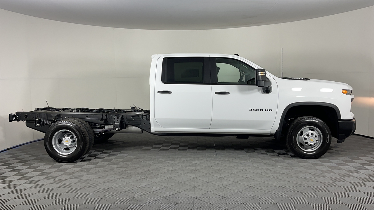 2024 Chevrolet Silverado 3500HD CC Work Truck 2