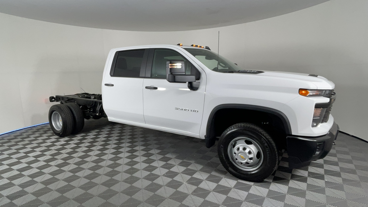 2024 Chevrolet Silverado 3500HD CC Work Truck 3