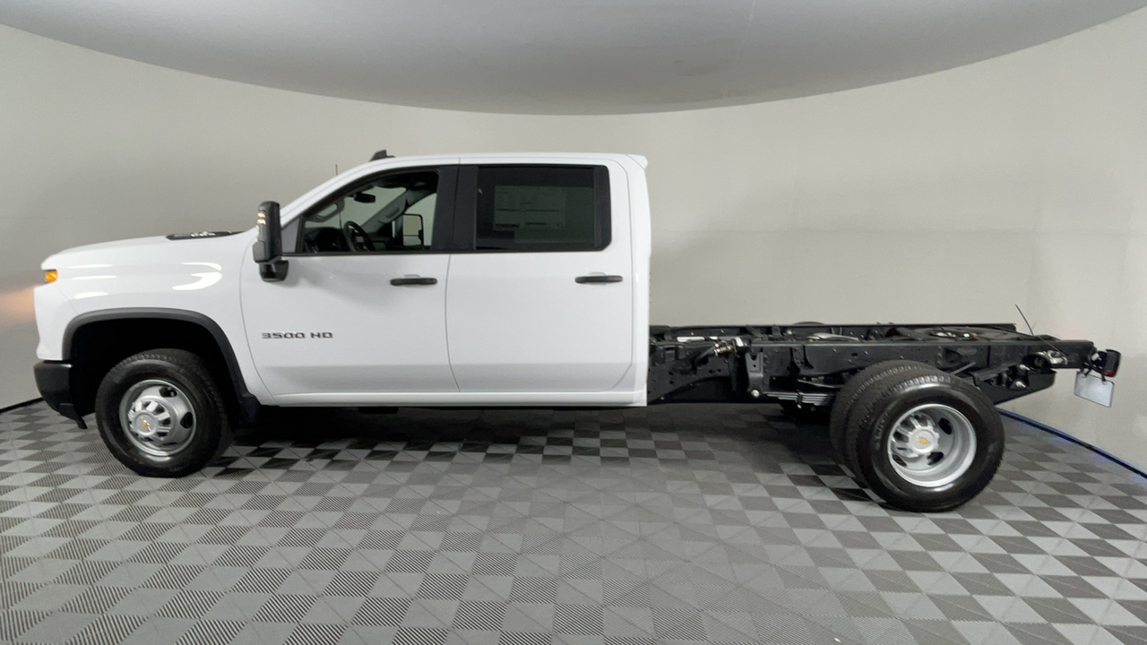 2024 Chevrolet Silverado 3500HD CC Work Truck 8