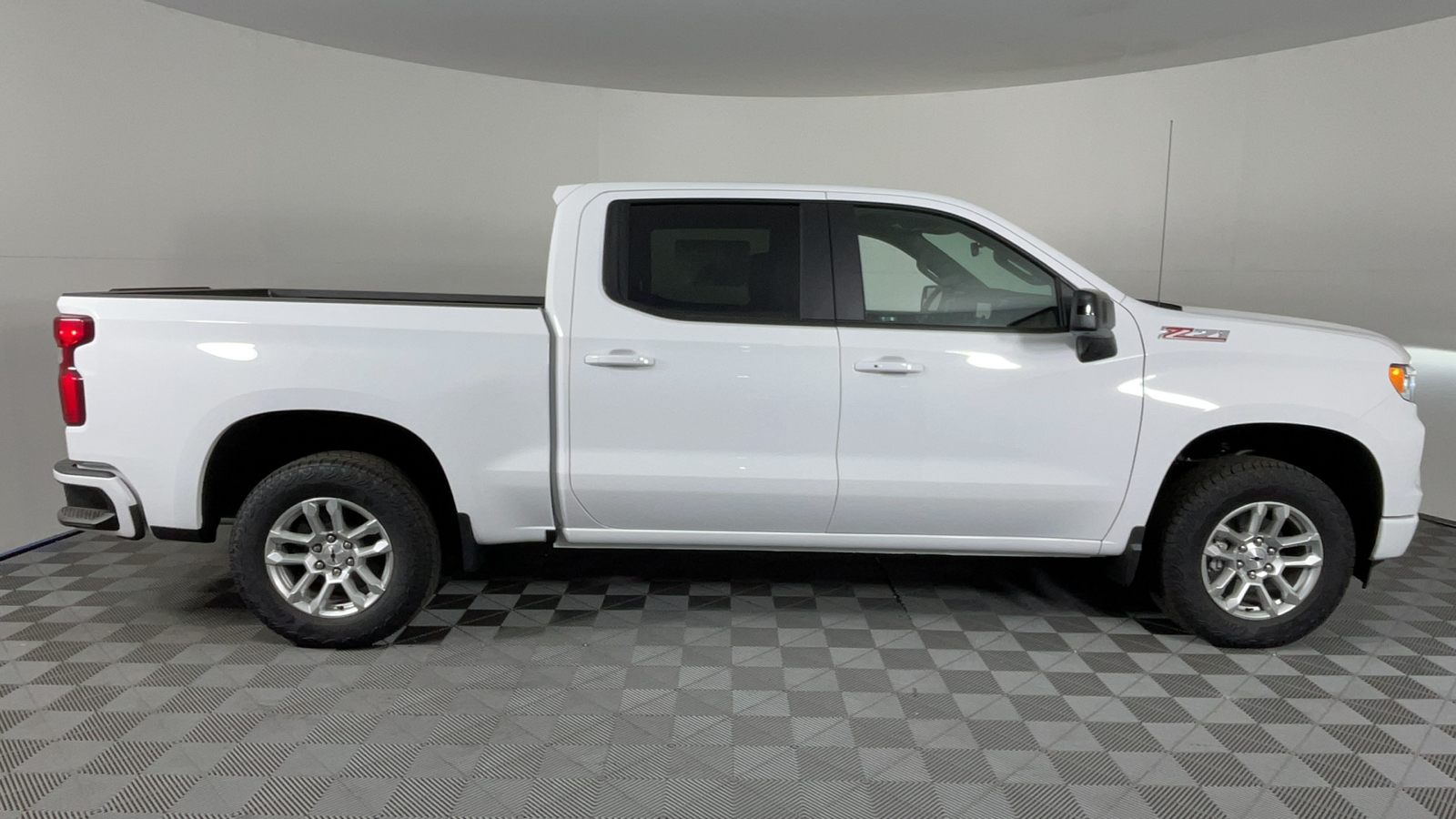 2024 Chevrolet Silverado 1500 RST 3