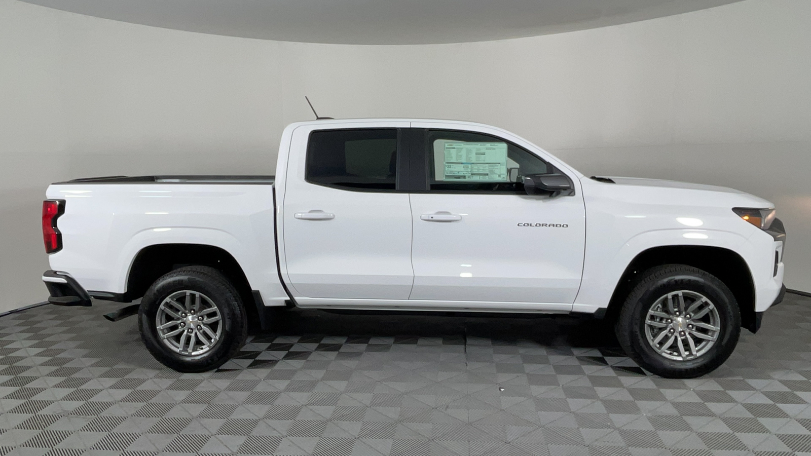 2024 Chevrolet Colorado 2WD LT 3