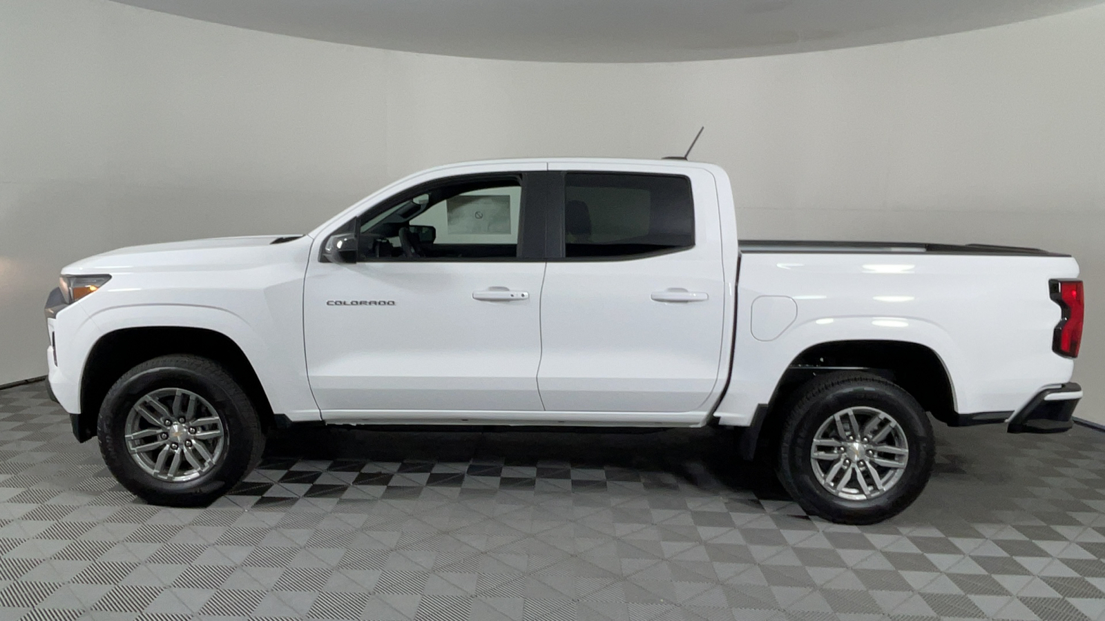 2024 Chevrolet Colorado 2WD LT 7