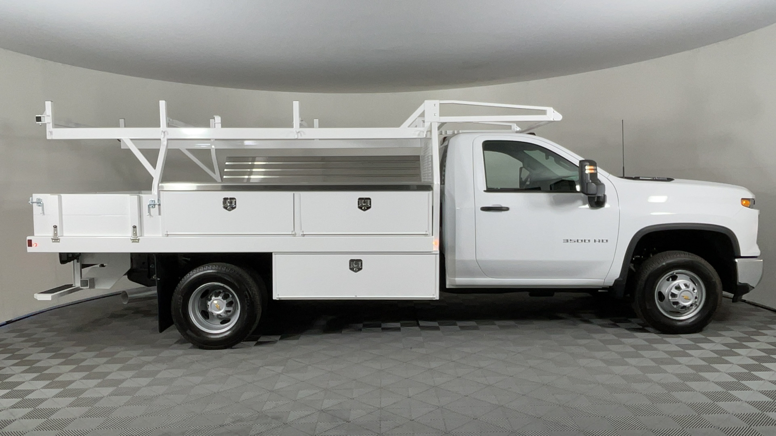 2024 Chevrolet Silverado 3500HD CC Work Truck 2