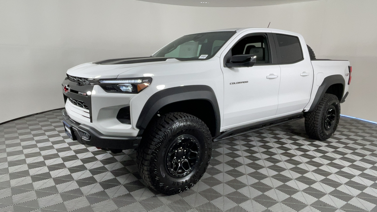 2024 Chevrolet Colorado 4WD ZR2 8