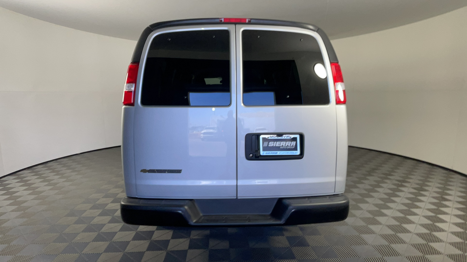 2024 Chevrolet Express Passenger LS 5