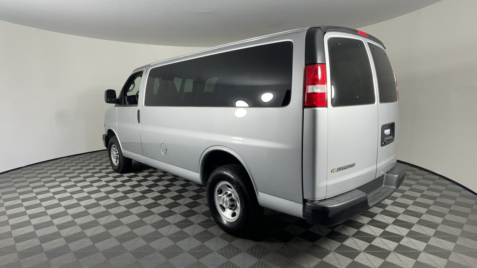 2024 Chevrolet Express Passenger LS 6