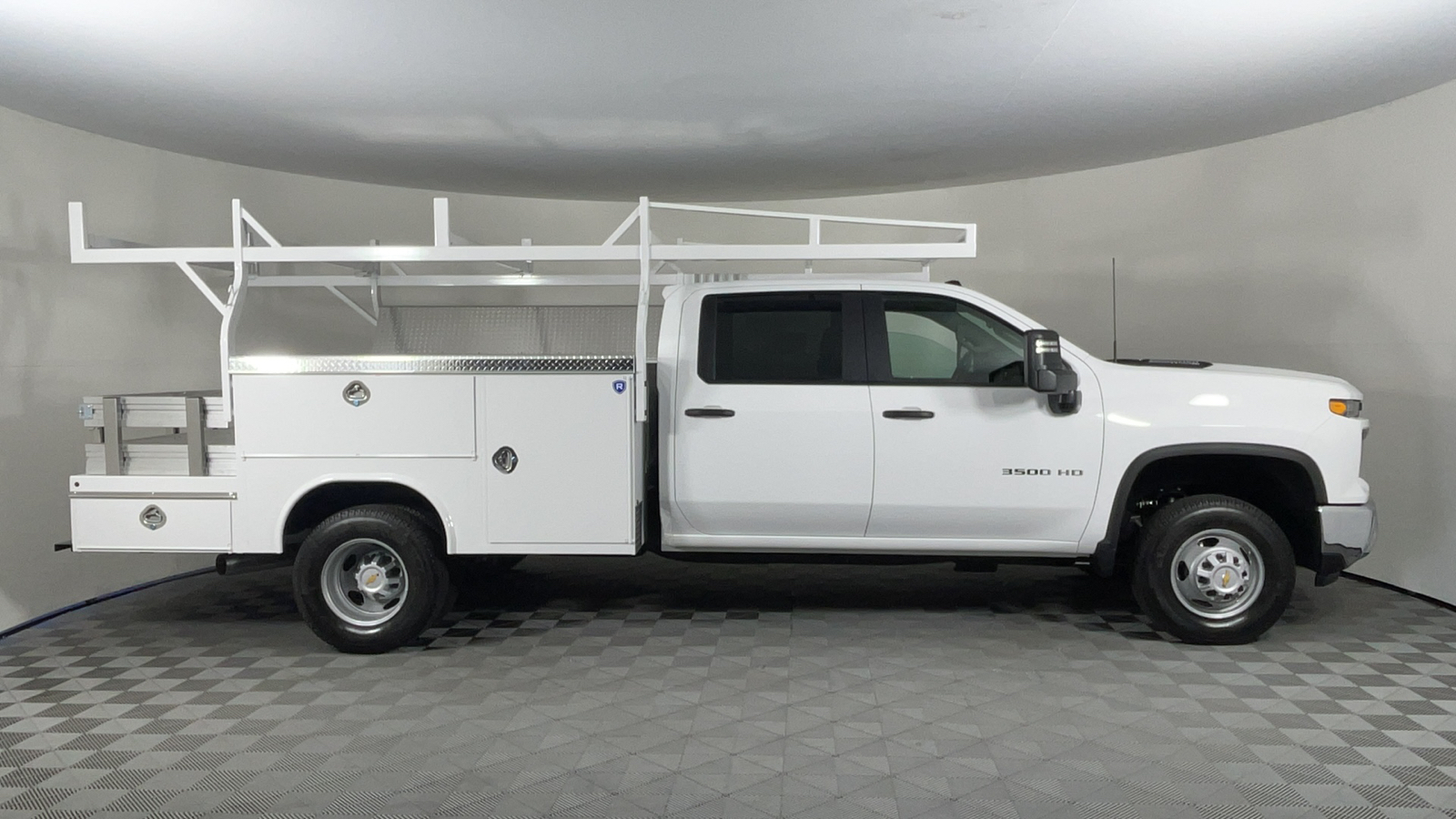 2024 Chevrolet Silverado 3500HD CC Work Truck 2