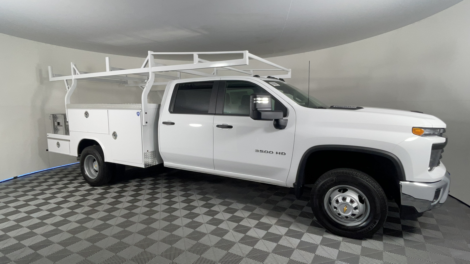 2024 Chevrolet Silverado 3500HD CC Work Truck 3