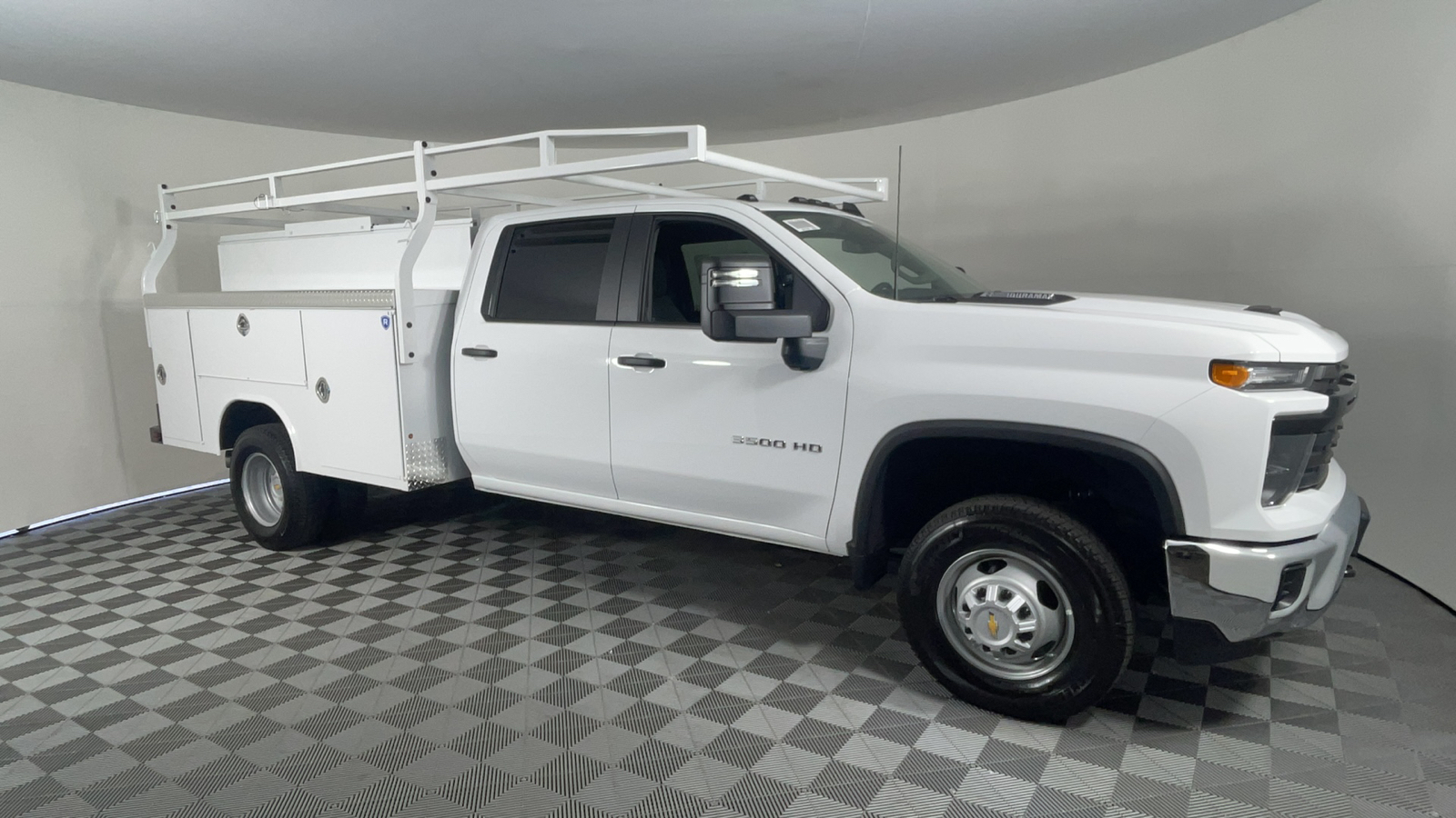 2024 Chevrolet Silverado 3500HD CC Work Truck 3