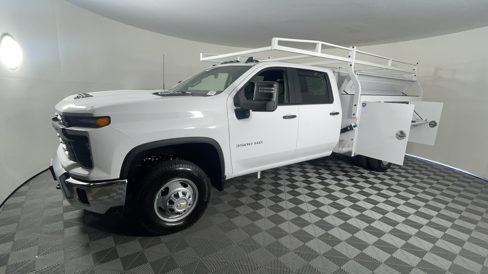 2024 Chevrolet Silverado 3500HD CC Work Truck 8