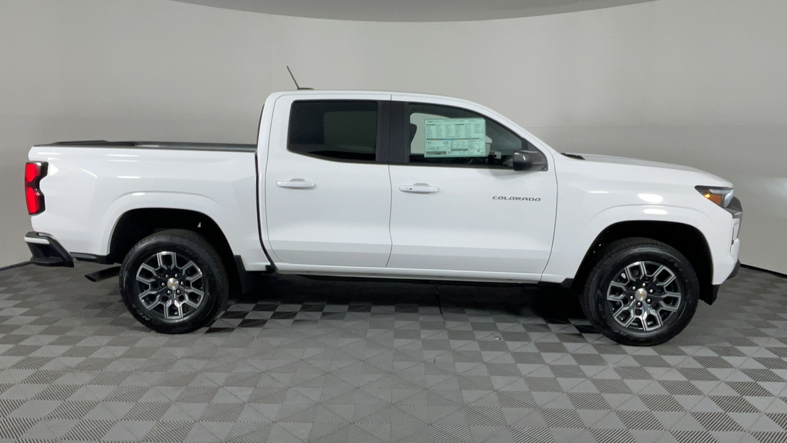 2024 Chevrolet Colorado 2WD LT 3